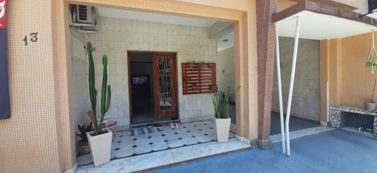 Casa à venda com 3 quartos, 230m² - Foto 1