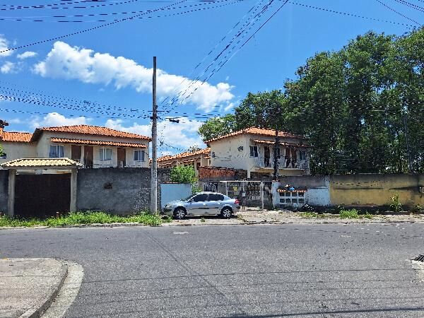Casa à venda com 2 quartos, 74m² - Foto 1