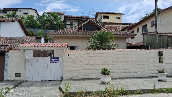 Casa à venda com 3 quartos, 205m² - Foto 1