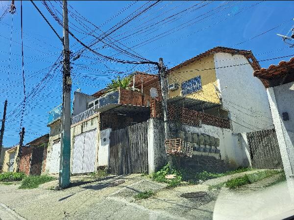 Casa à venda com 2 quartos, 57m² - Foto 1