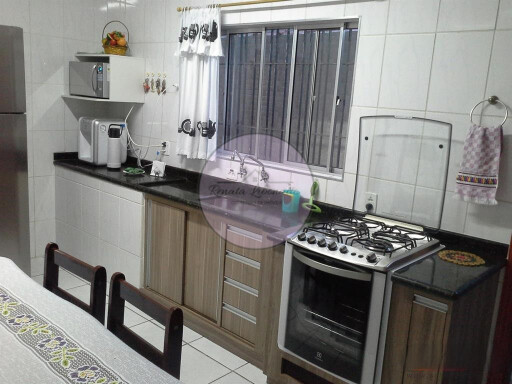 Casa à venda com 2 quartos, 130m² - Foto 1