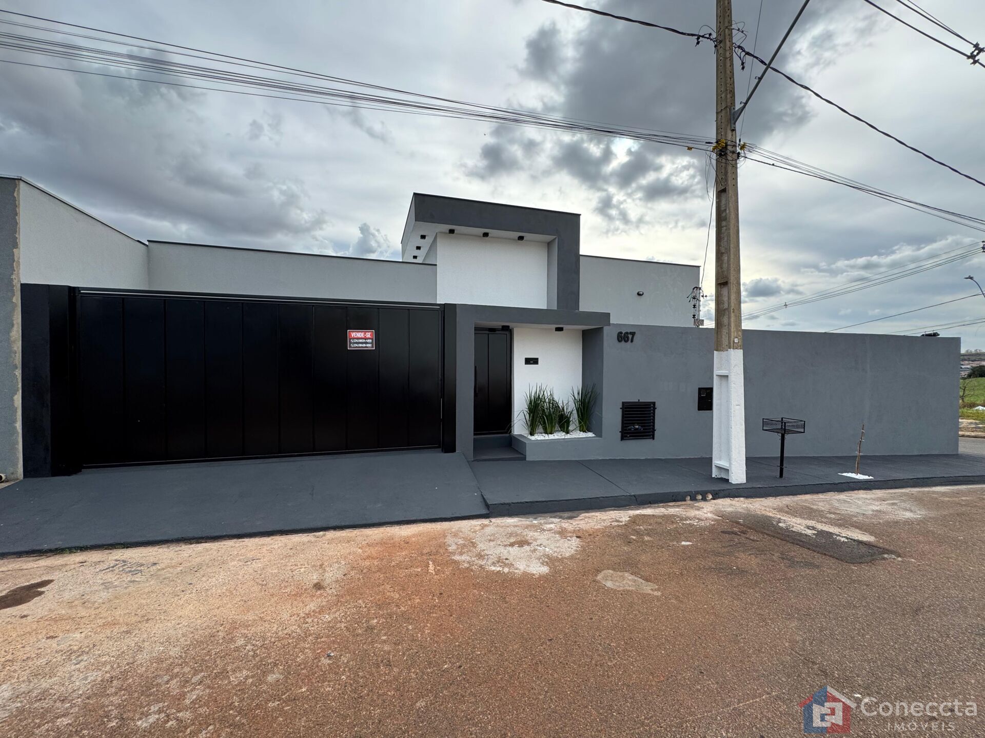 Casa à venda com 3 quartos, 144m² - Foto 1