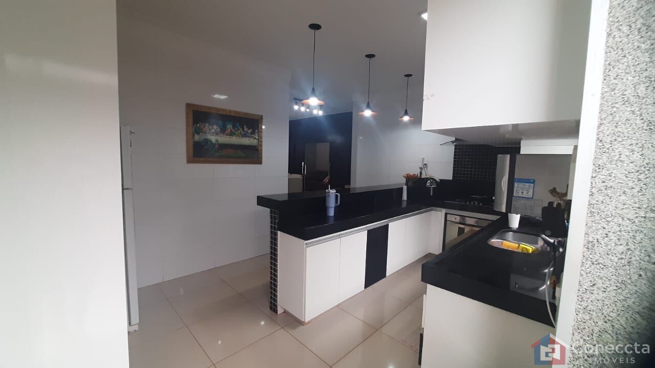 Casa à venda com 3 quartos, 220m² - Foto 14