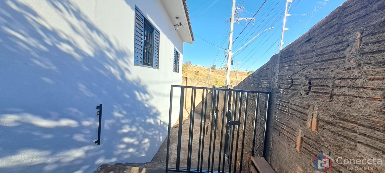 Casa à venda com 3 quartos, 70m² - Foto 1