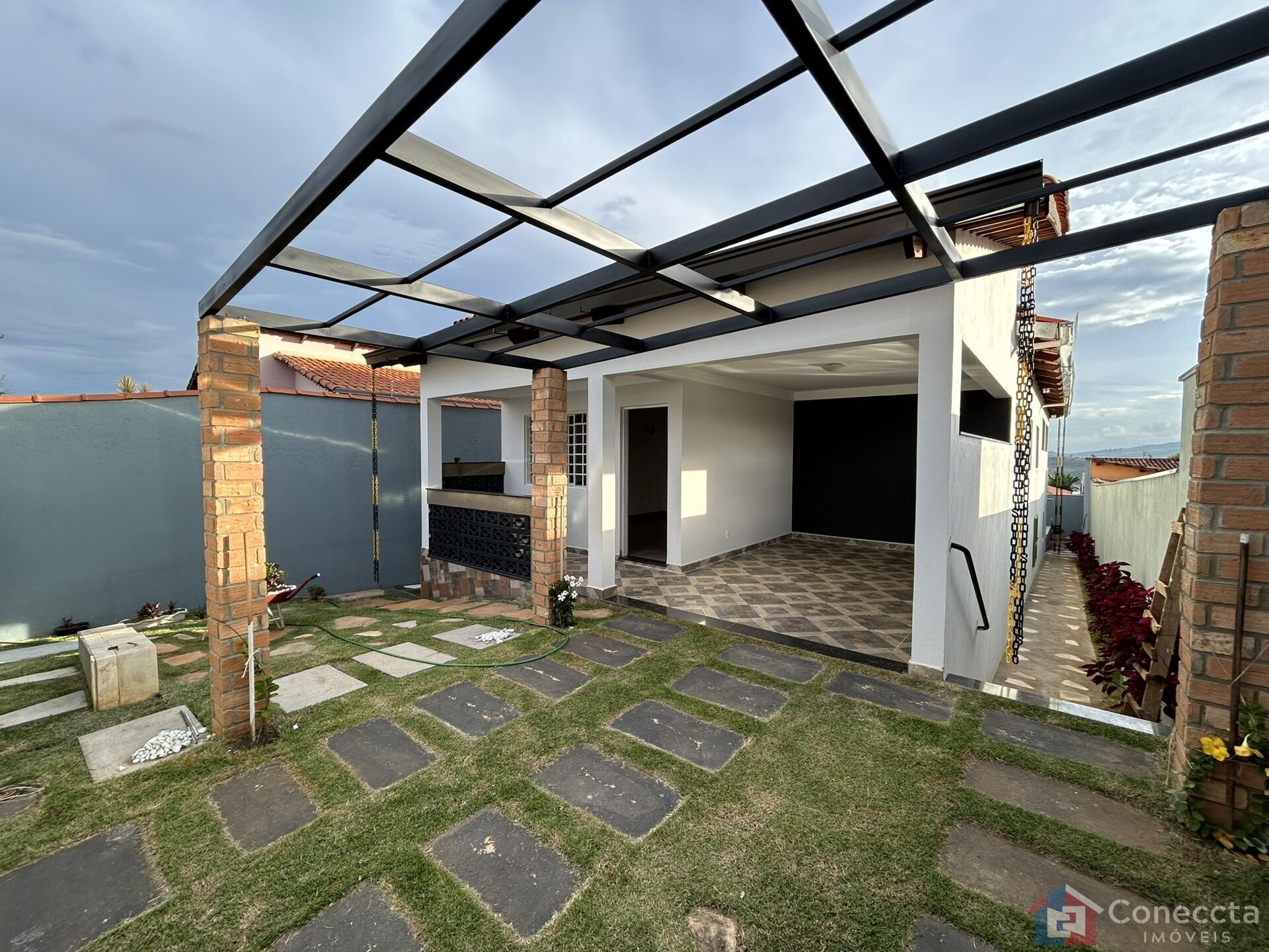 Casa para alugar com 3 quartos, 222m² - Foto 1