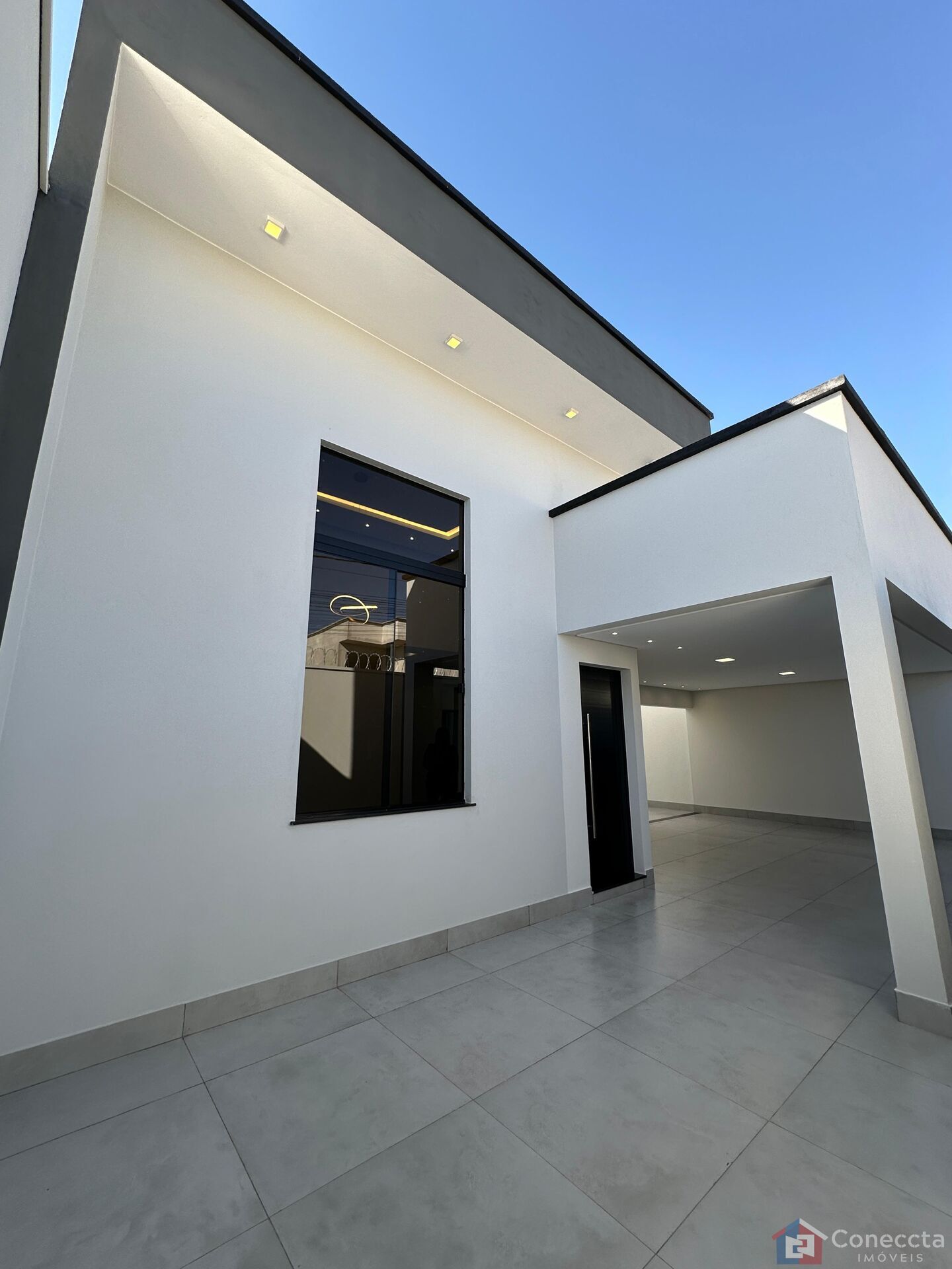 Casa à venda com 3 quartos, 114m² - Foto 1