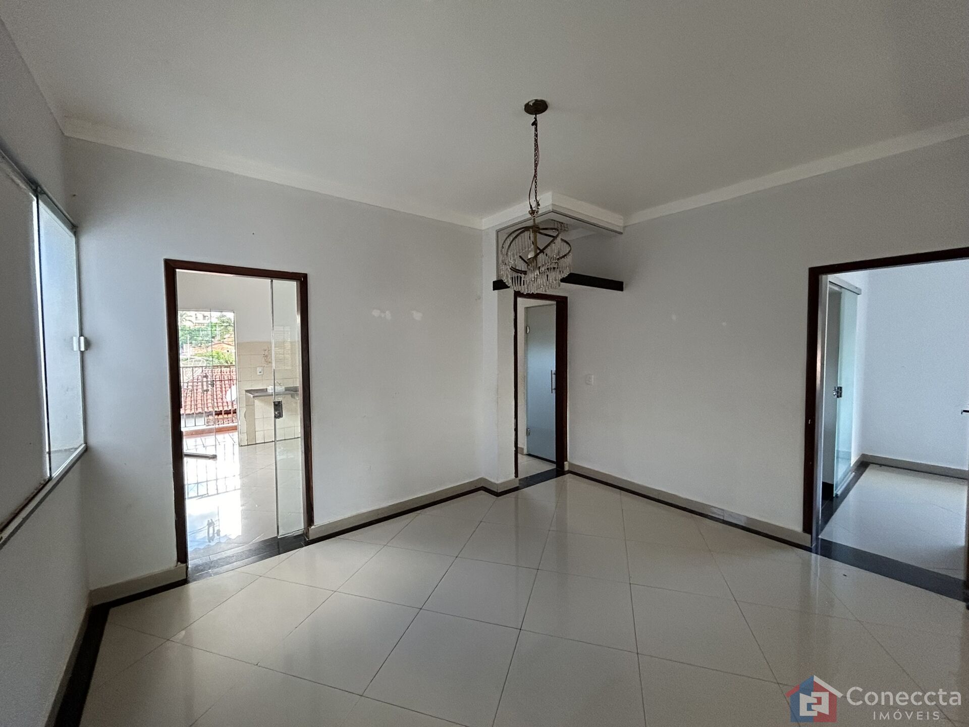 Casa à venda com 4 quartos, 200m² - Foto 4