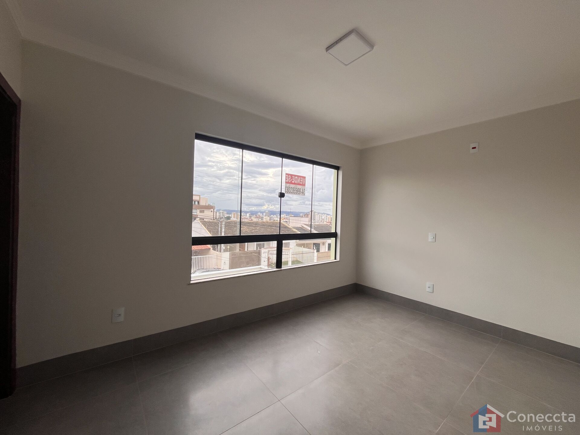 Apartamentos à Venda em Patos de Minas - 2 Quartos, Suíte e 74,5m² - R$290.000