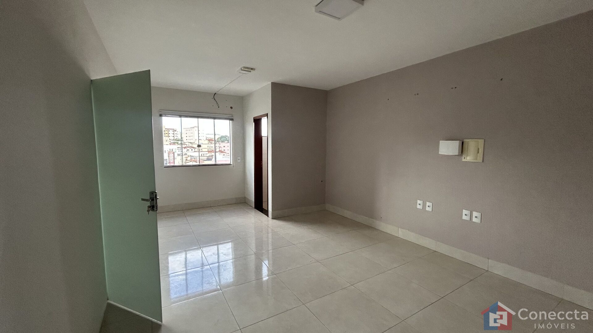 Conjunto Comercial-Sala para alugar com 6 quartos, 95m² - Foto 1