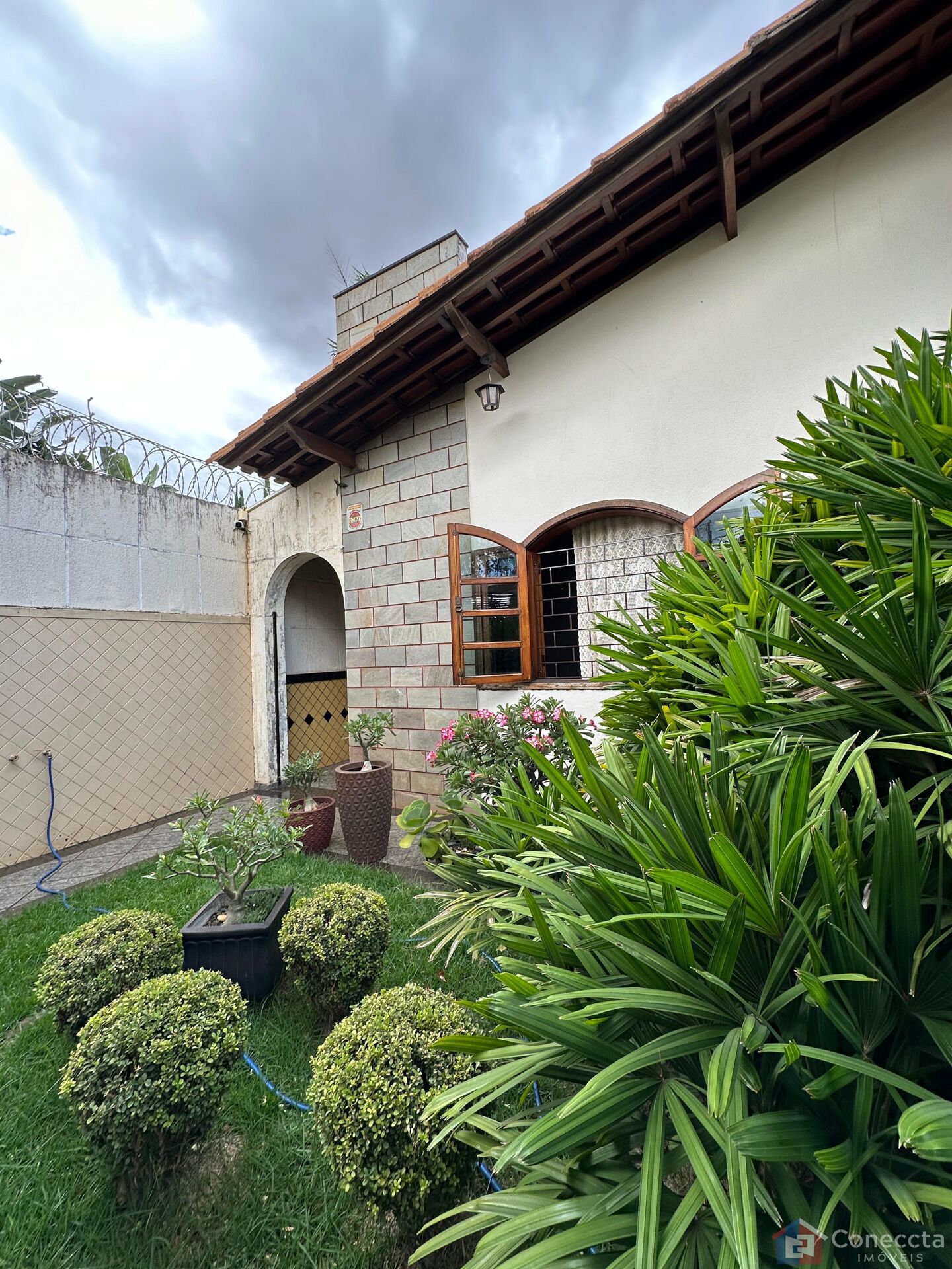 Casa à venda com 3 quartos, 215m² - Foto 2