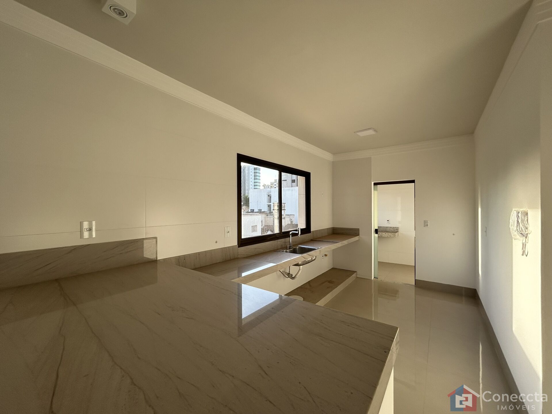 Apartamento à venda com 3 quartos, 150m² - Foto 1