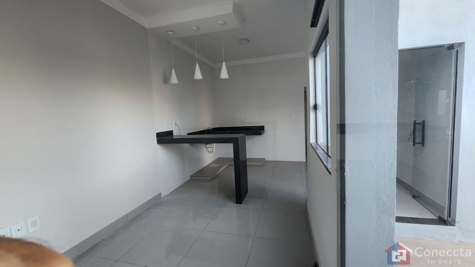 Casa à venda com 2 quartos, 63m² - Foto 2