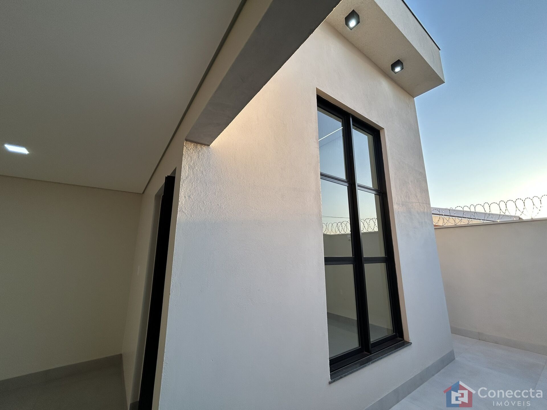 Casa à venda com 3 quartos, 122m² - Foto 1