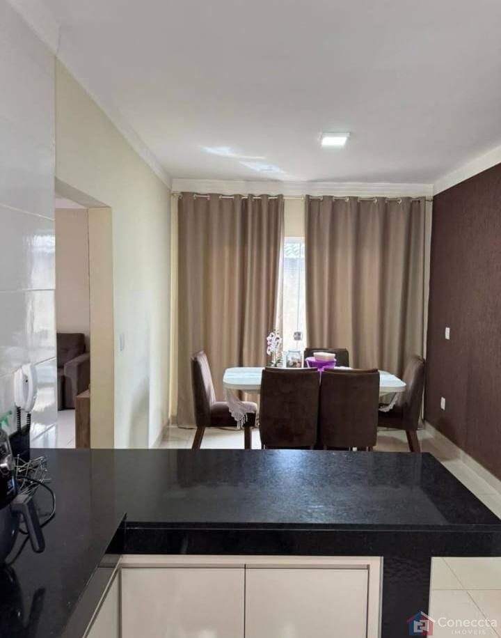 Casa à venda com 3 quartos, 150m² - Foto 1