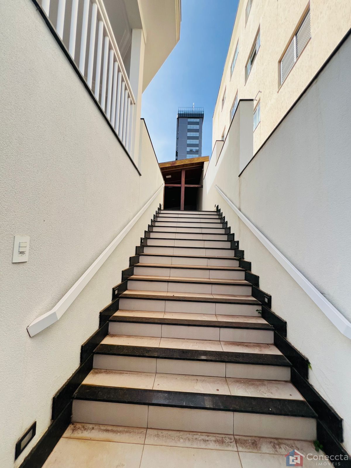 Casa à venda com 4 quartos, 298m² - Foto 5