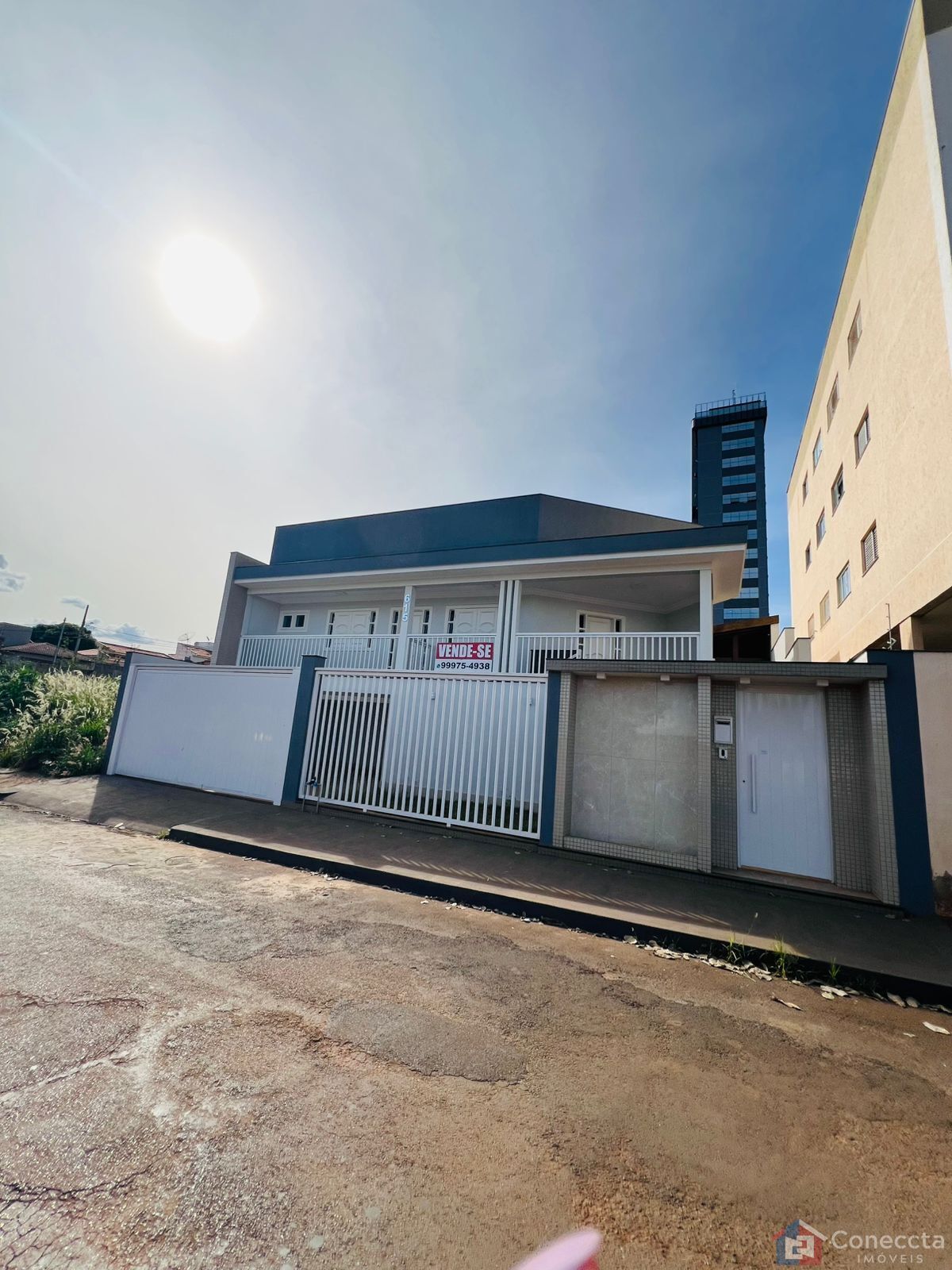 Casa à venda com 4 quartos, 298m² - Foto 2