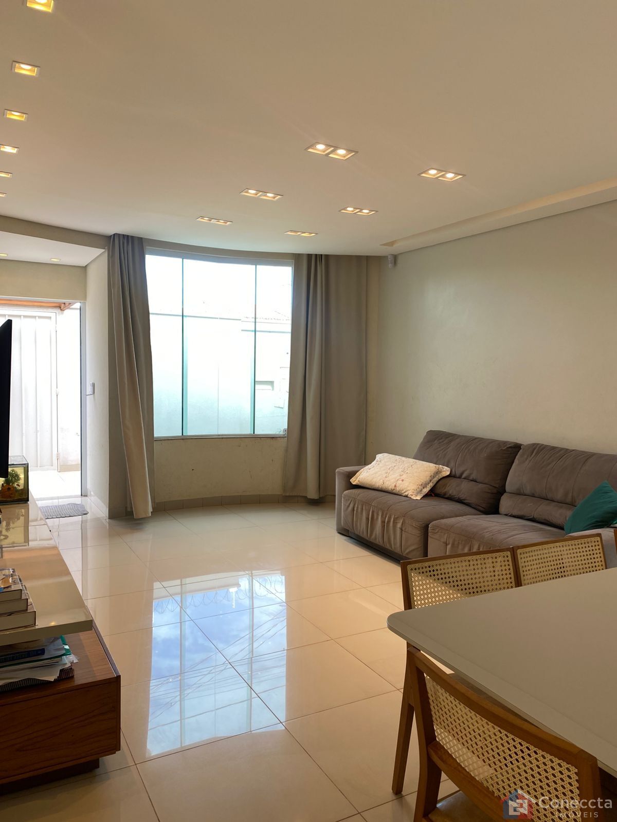 Casa à venda com 3 quartos, 222m² - Foto 2