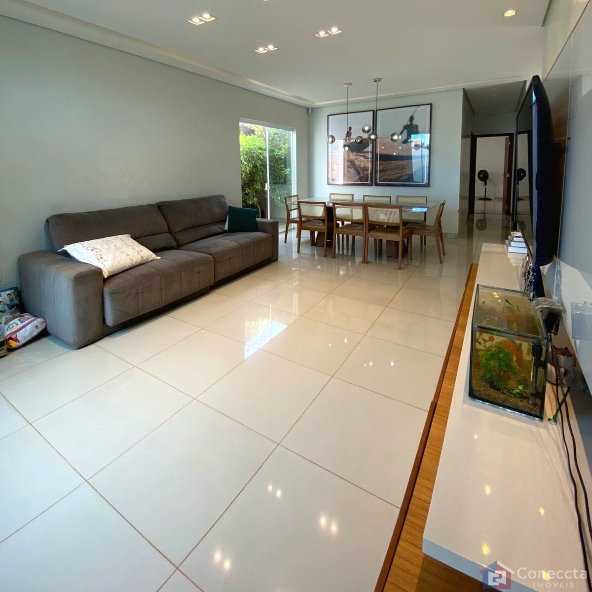 Casa à venda com 3 quartos, 222m² - Foto 3