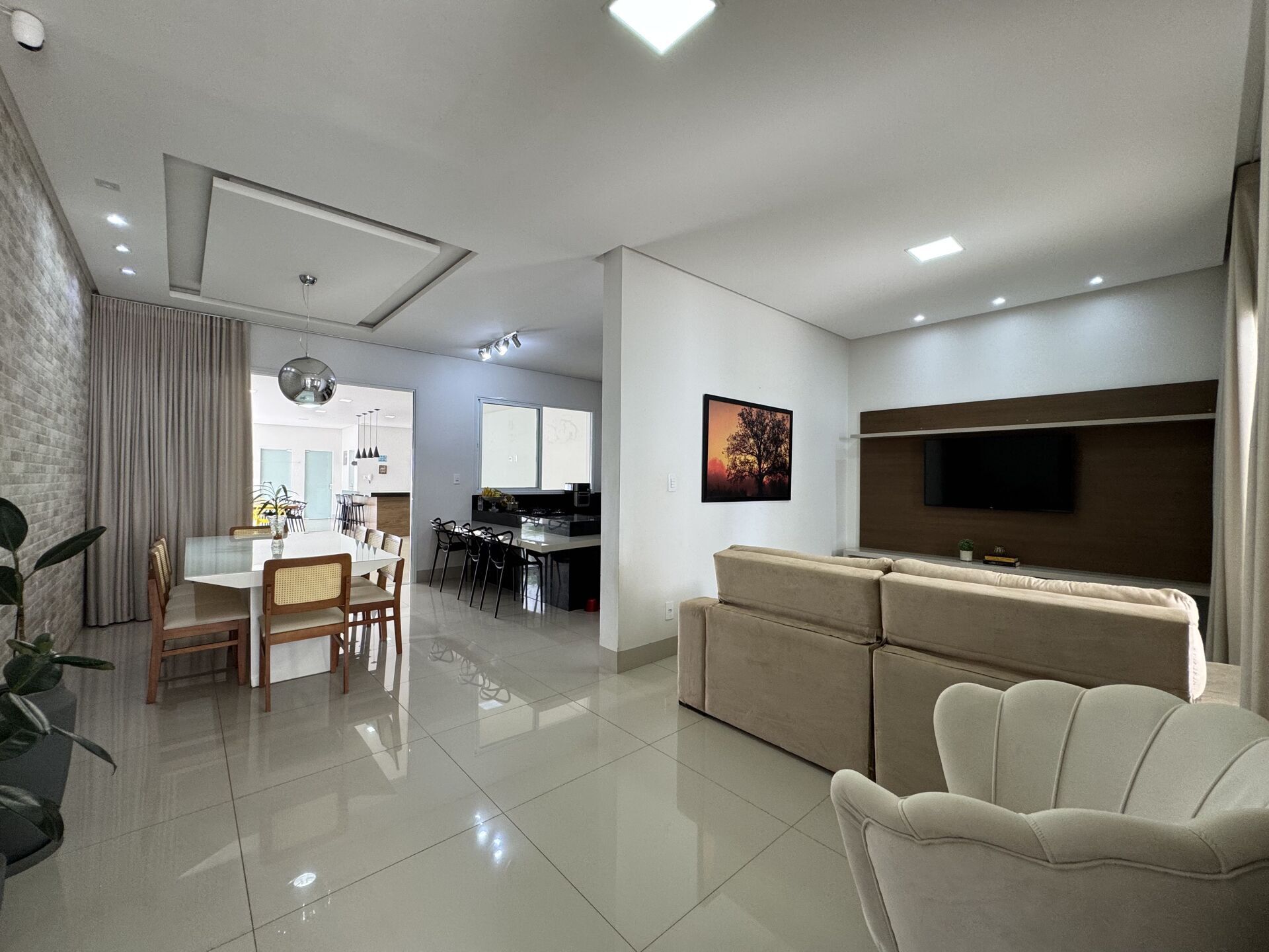 Casa, 3 quartos, 243 m² - Foto 1