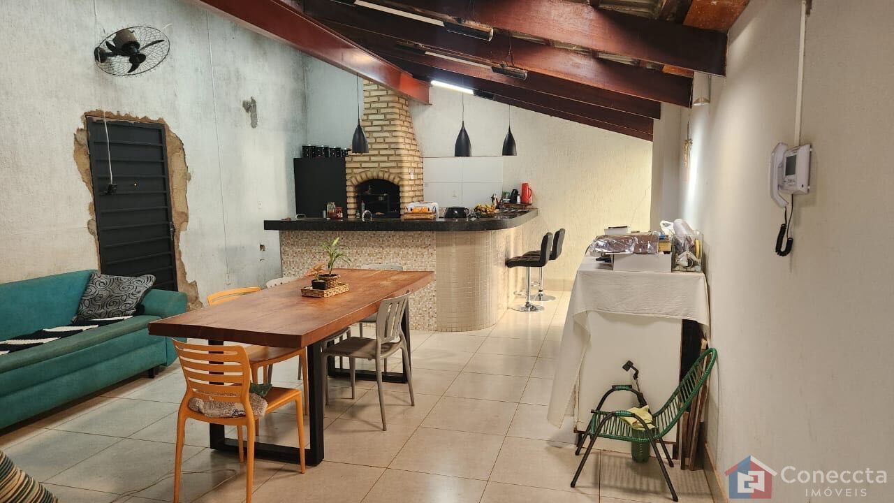 Casa à venda com 3 quartos, 172m² - Foto 1