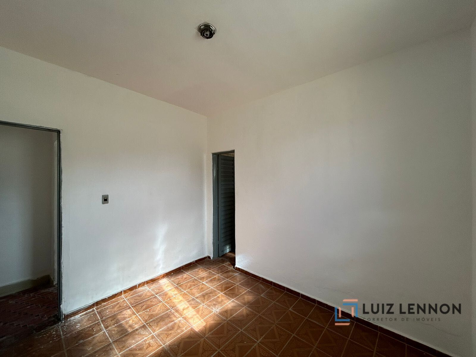 Casa à venda com 6 quartos, 245m² - Foto 28