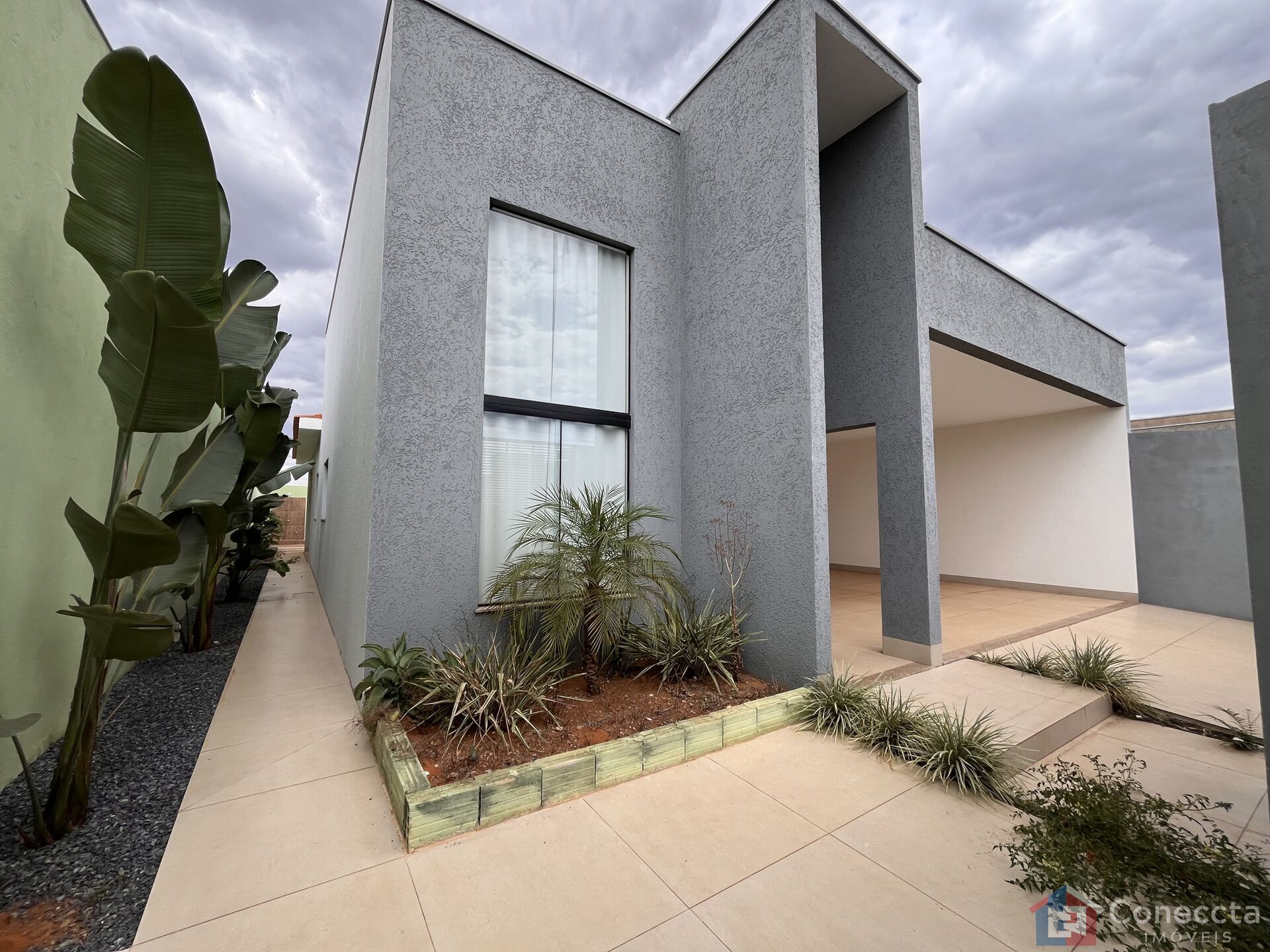 Casa para LOCAÇÃO no bairro Jardim Itália em Patos de Minas – 3 Quartos, Suíte, Área Gourmet e Acabamento Moderno