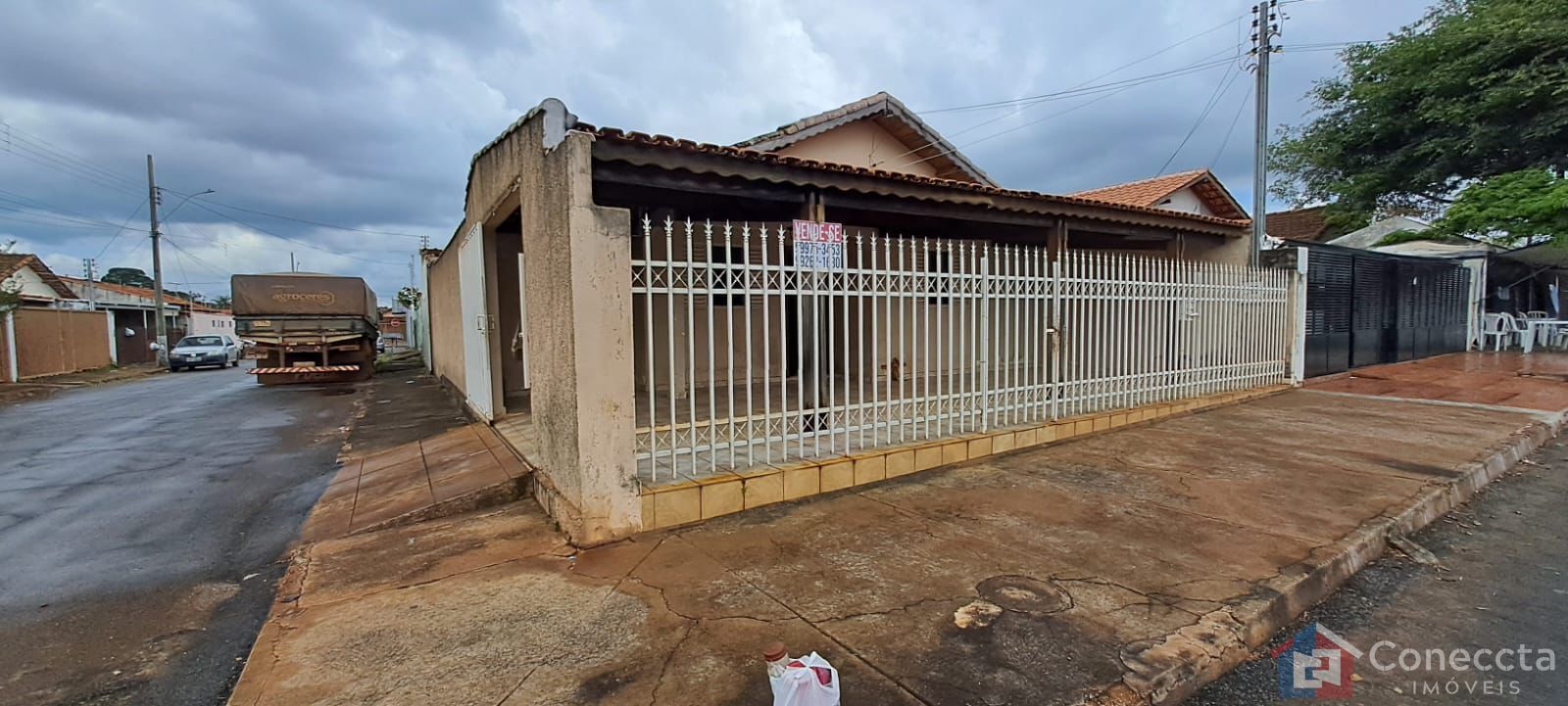 Casa à venda com 3 quartos, 300m² - Foto 1