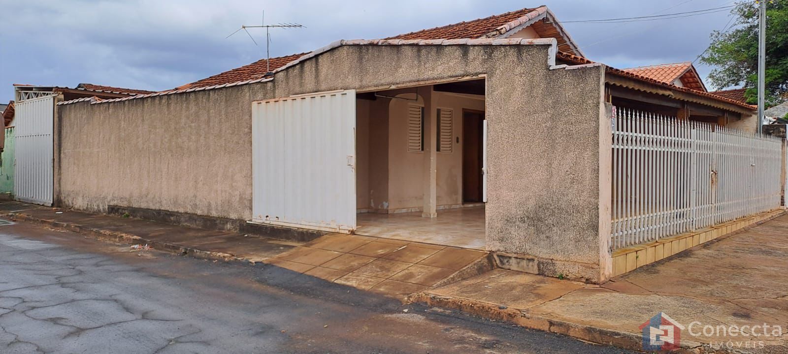 Casa à venda com 3 quartos, 300m² - Foto 2