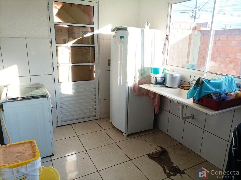 Casa à venda com 2 quartos, 55m² - Foto 4