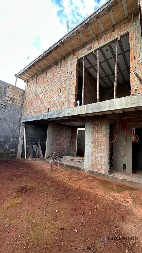 Casa à venda com 3 quartos, 250m² - Foto 4