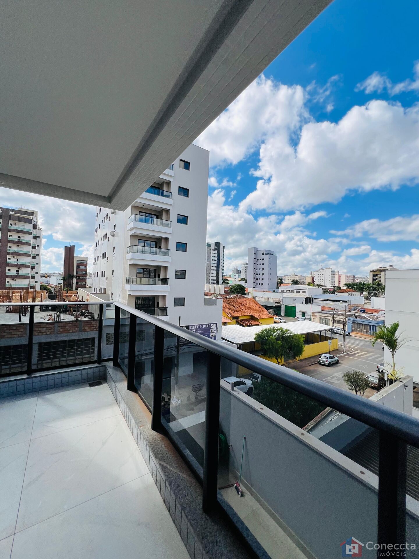 Apartamento à venda com 3 quartos, 127m² - Foto 2