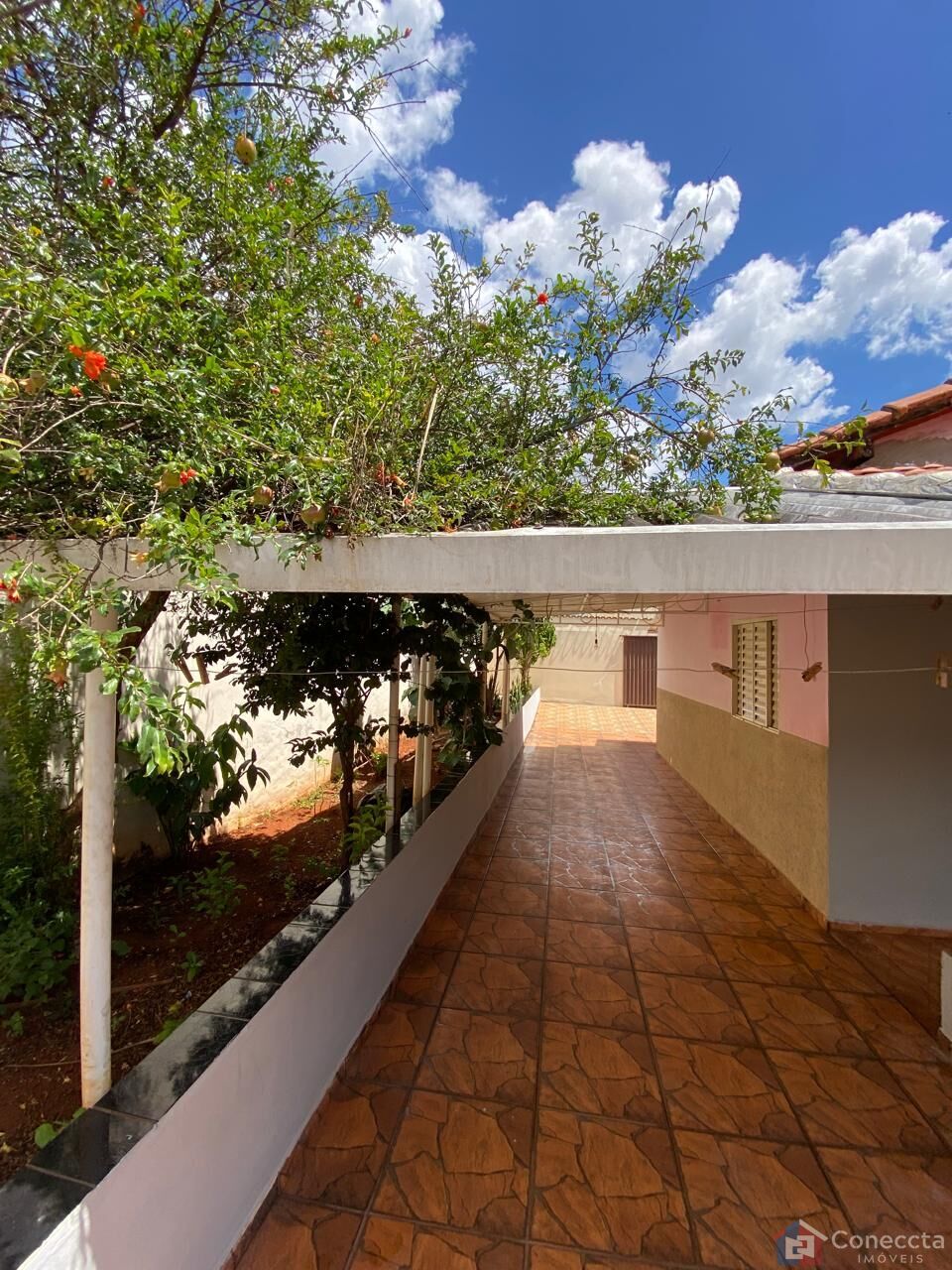 Casa Casa à Venda Próxima à Av. Afonso Queiroz no bairro Sebastião Amorim em Patos de Minas com 2 Quartos e Lote de 240m²