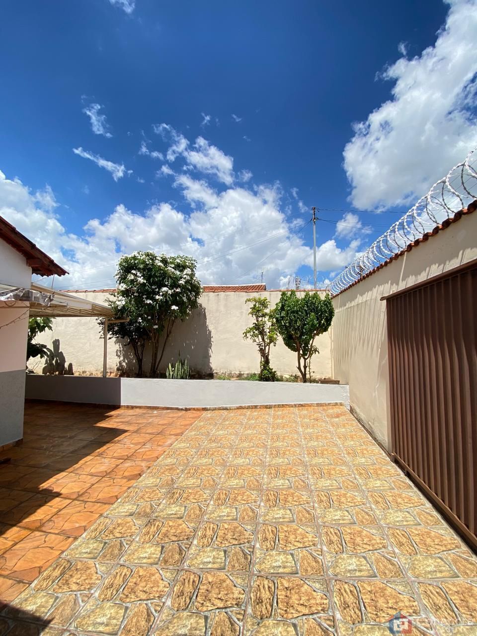 Casa à venda com 2 quartos, 30m² - Foto 2