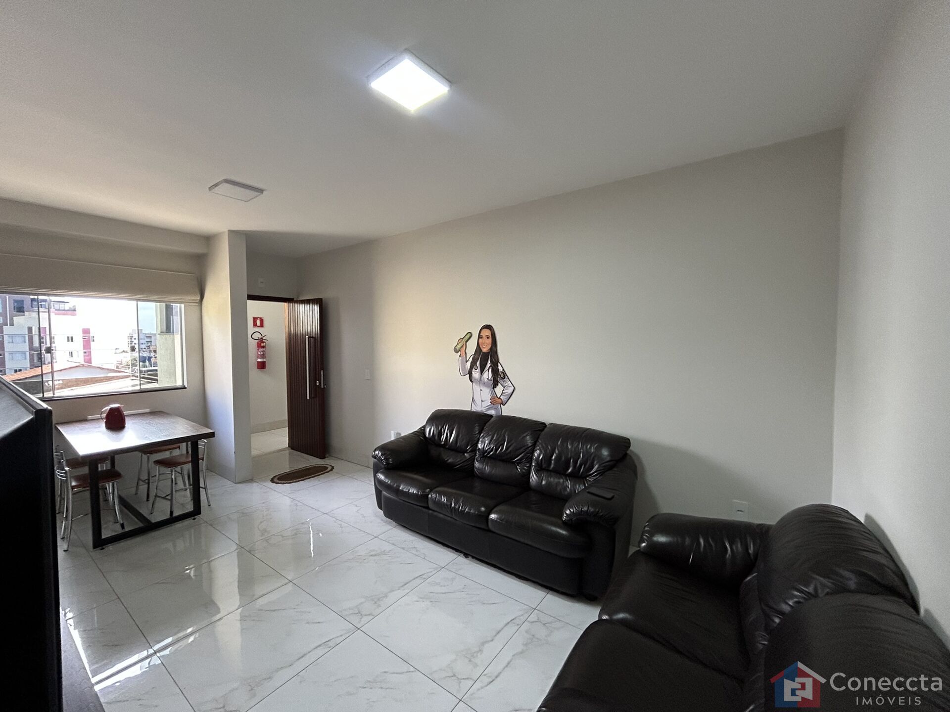 Apartamento à venda com 3 quartos, 93m² - Foto 2