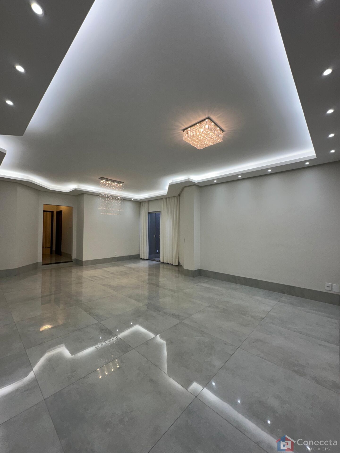 Casa à venda com 3 quartos, 326m² - Foto 2