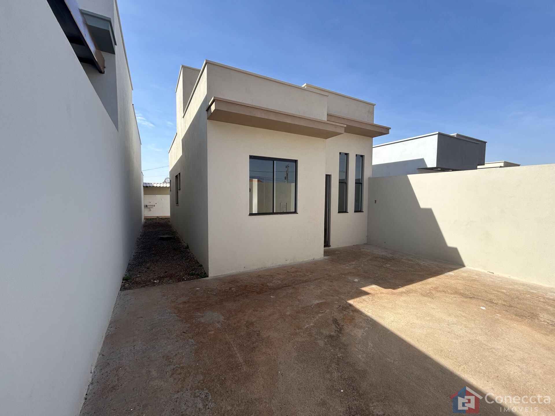 Casa à venda com 2 quartos, 56m² - Foto 1