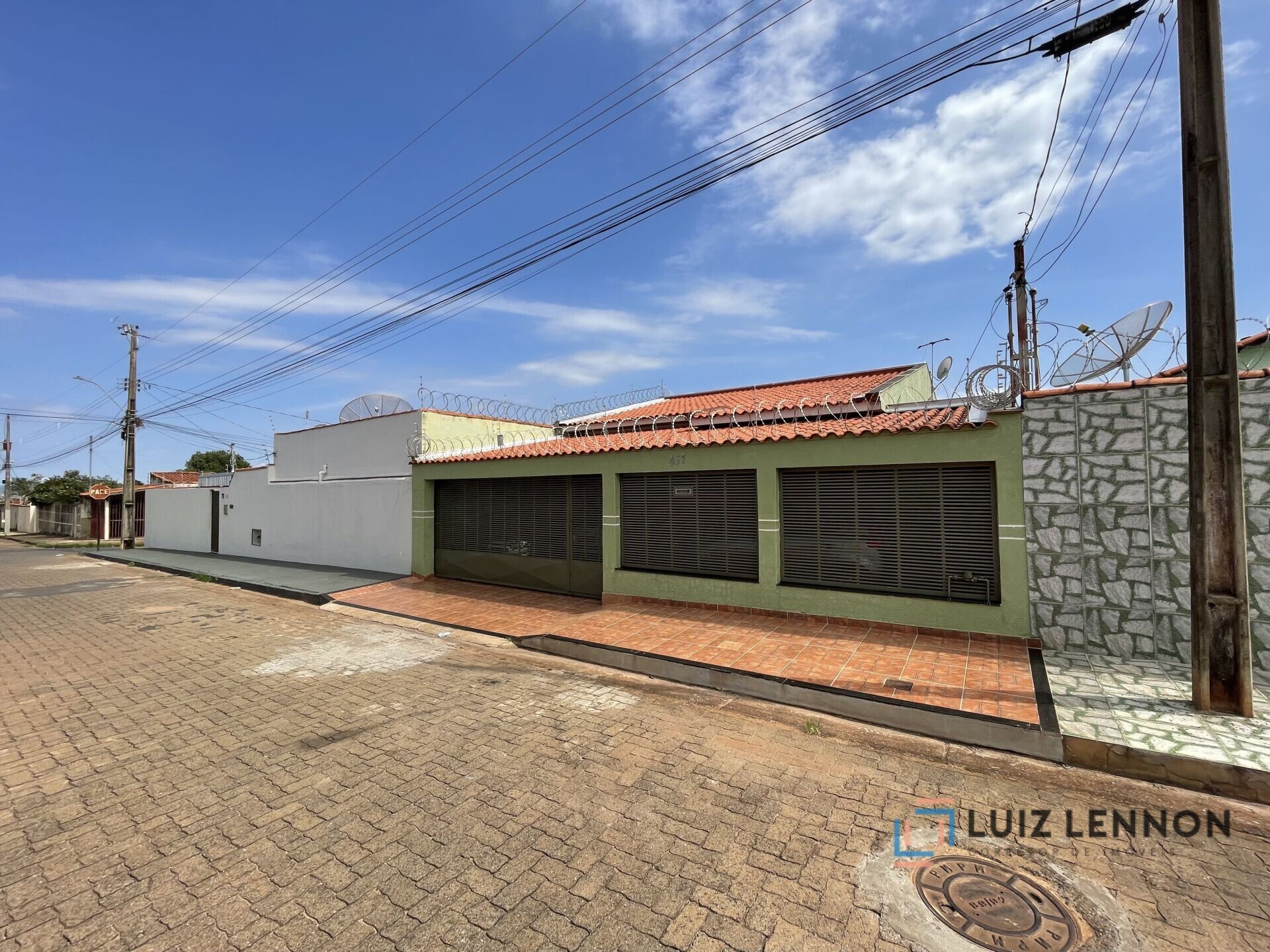 Casa à venda com 3 quartos, 200m² - Foto 2