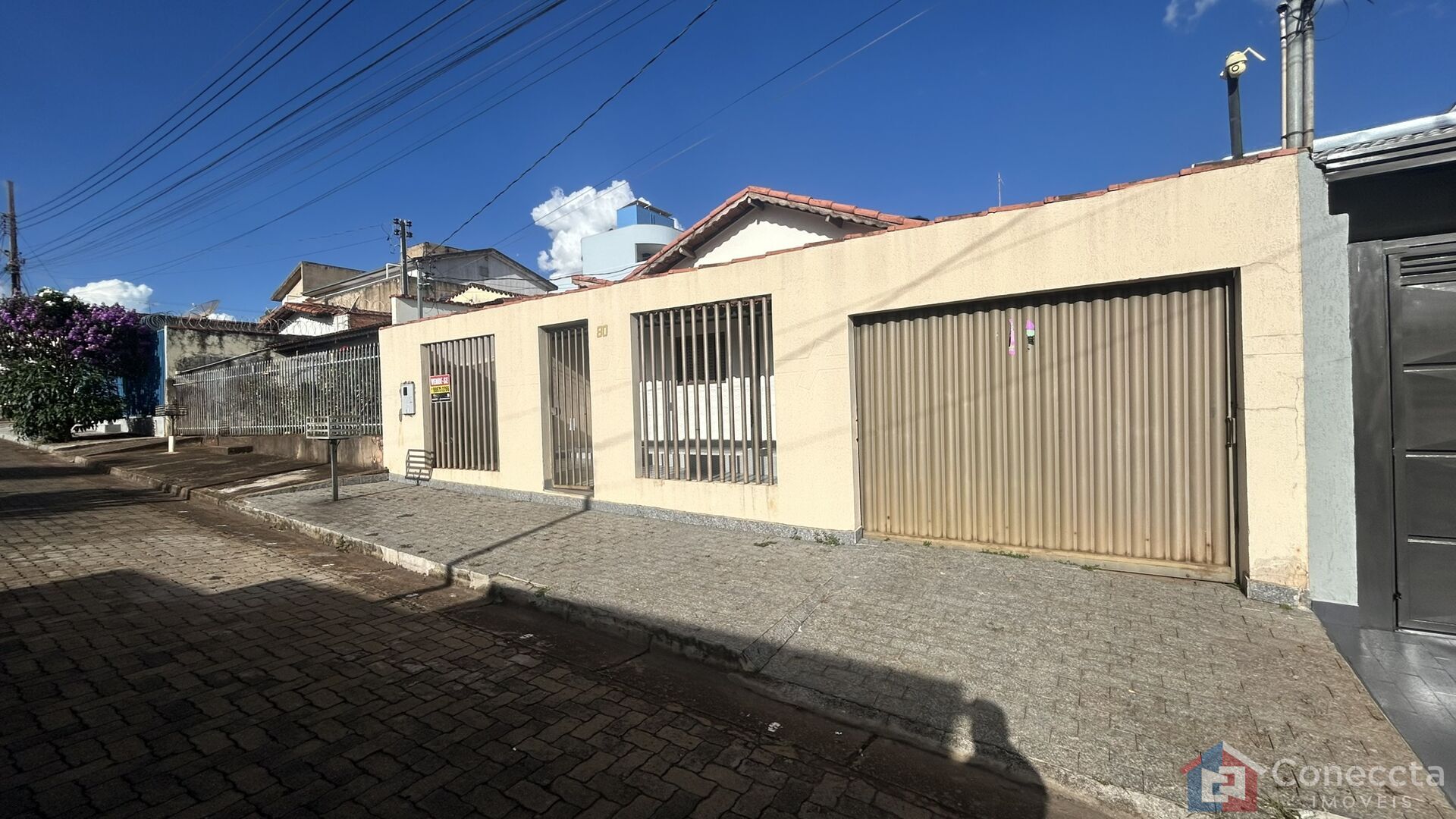 Casa à venda com 3 quartos, 147m² - Foto 1