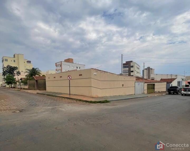 Casa, 3 quartos, 325 m² - Foto 1