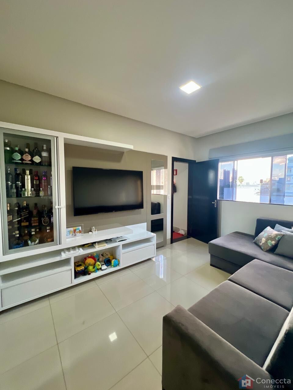 Apartamento à venda com 2 quartos, 67m² - Foto 1