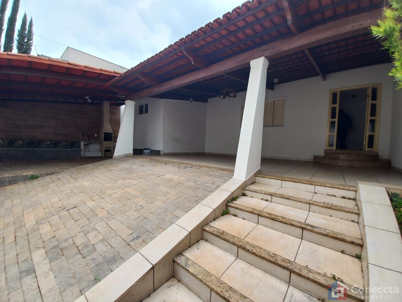 Casa à venda com 3 quartos, 234m² - Foto 2