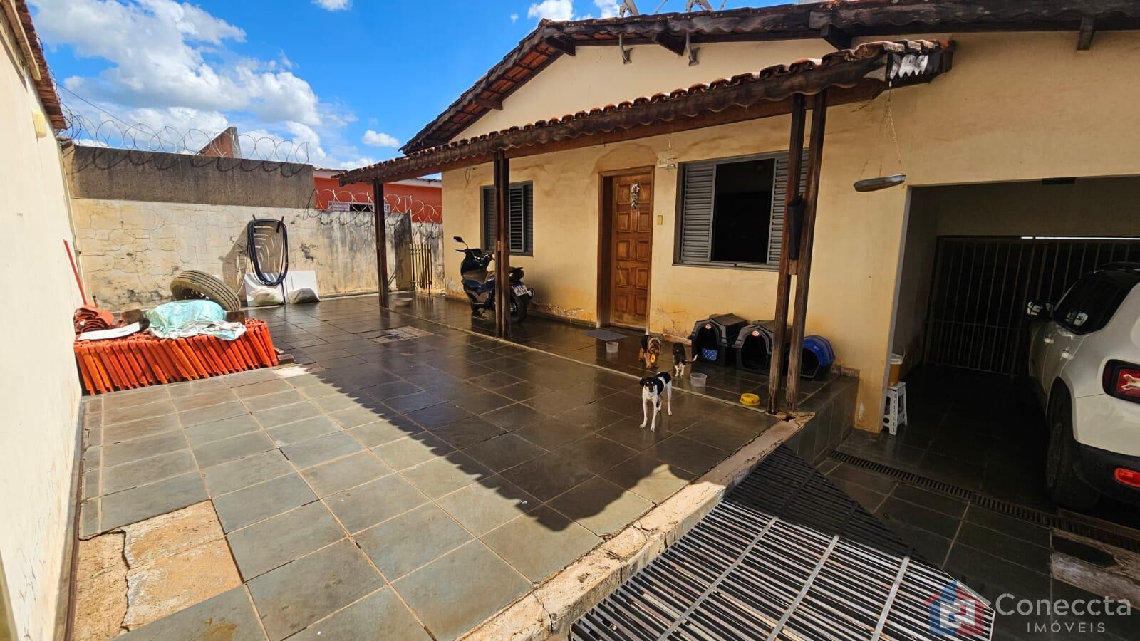 Casa à venda com 4 quartos, 255m² - Foto 1