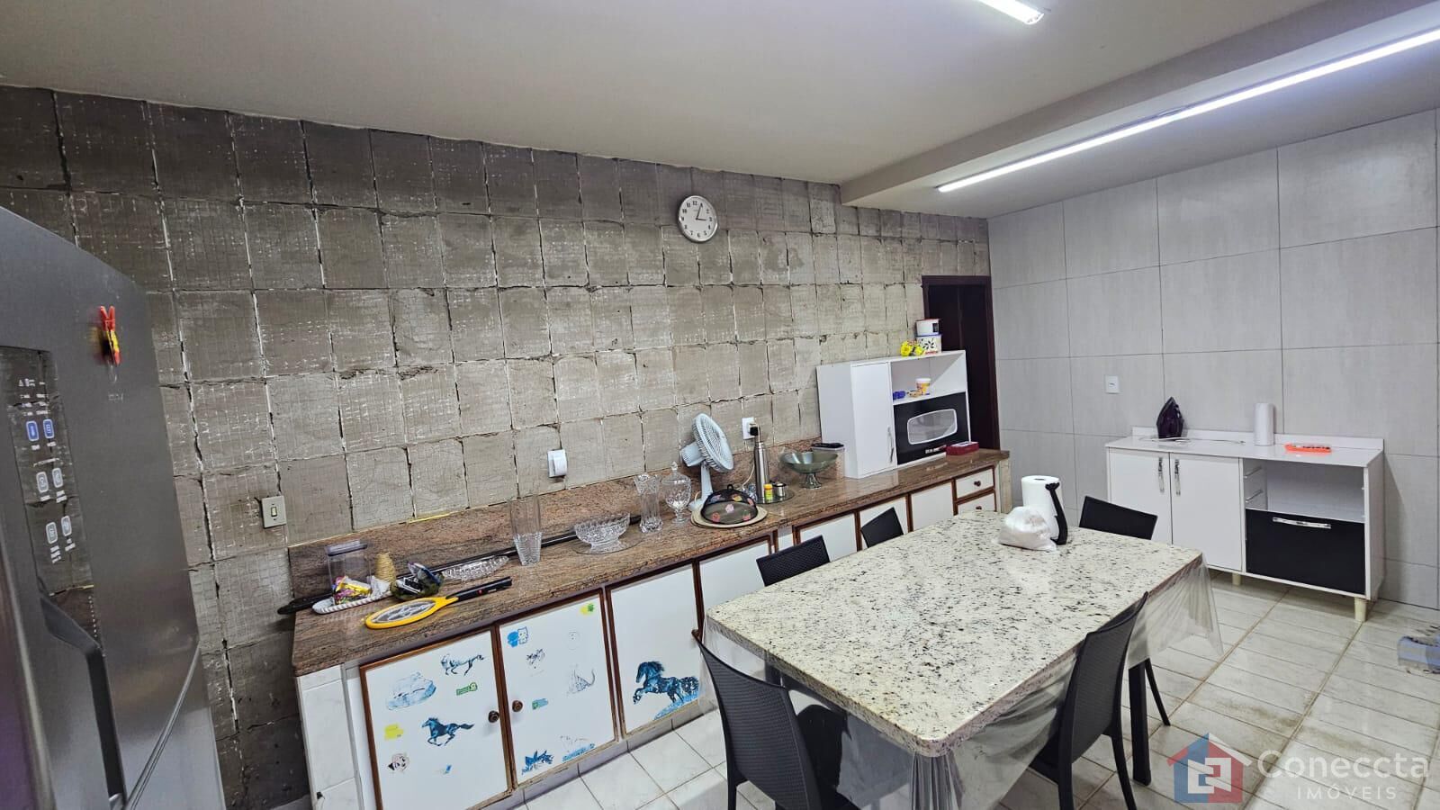 Casa à venda com 4 quartos, 255m² - Foto 4