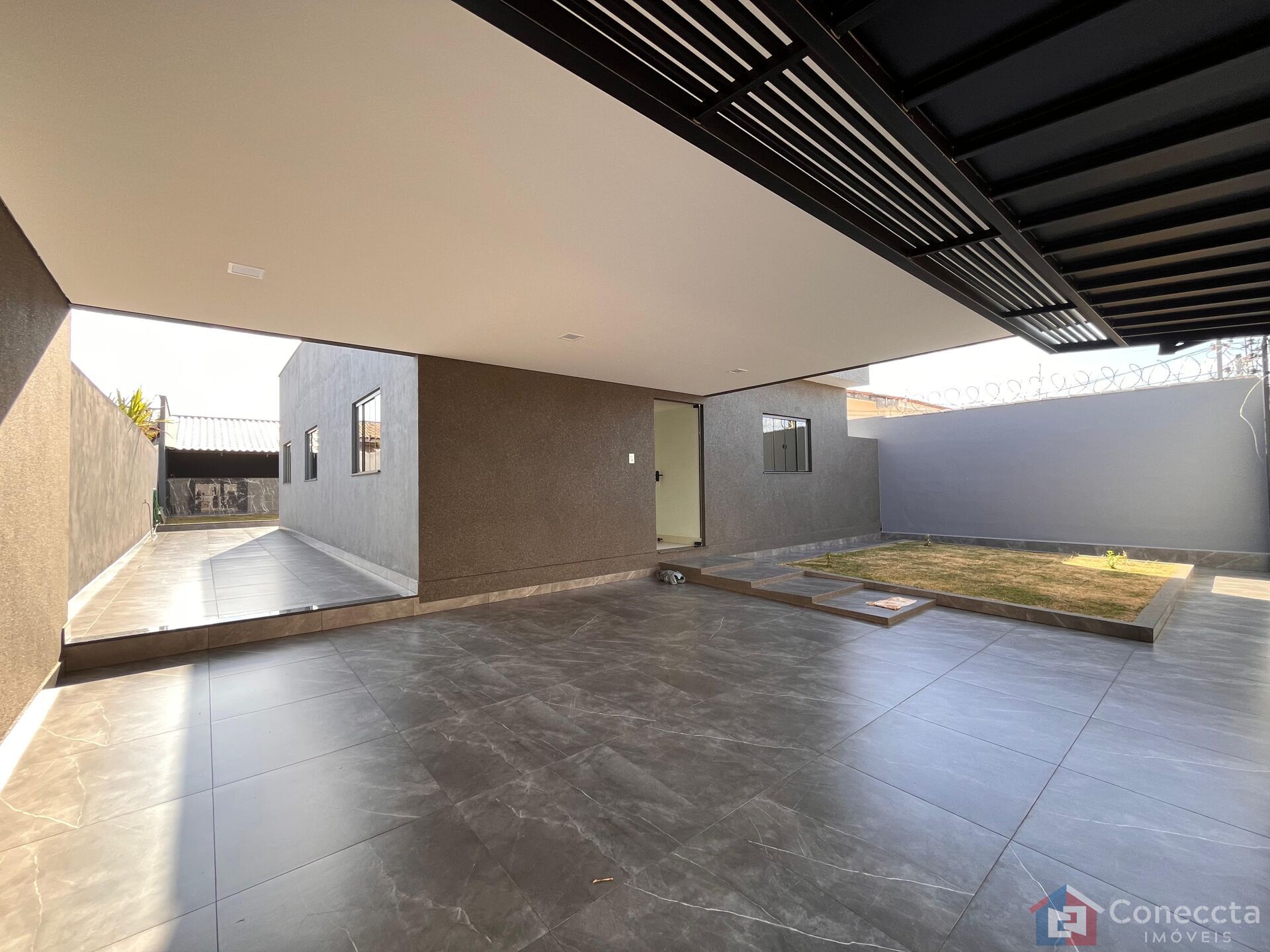 Casa à venda com 3 quartos, 197m² - Foto 1