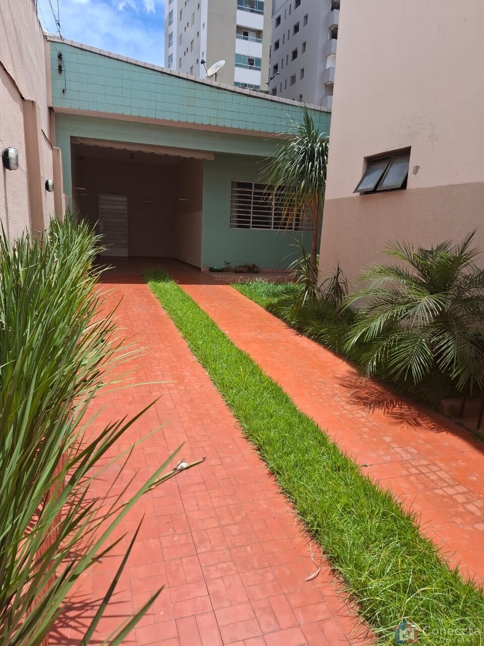 Casa para alugar com 3 quartos, 359m² - Foto 1