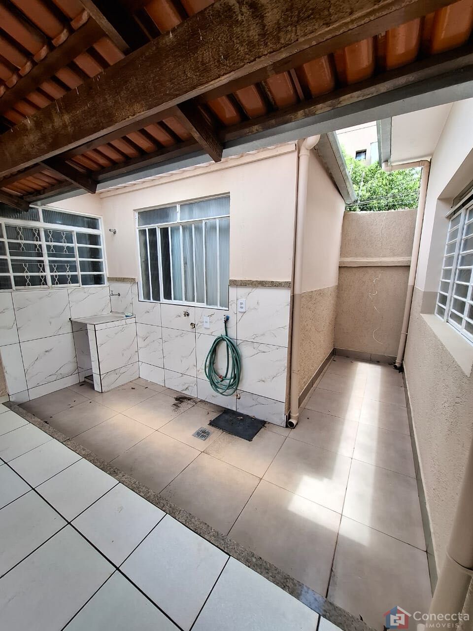 Casa para alugar com 3 quartos, 359m² - Foto 11