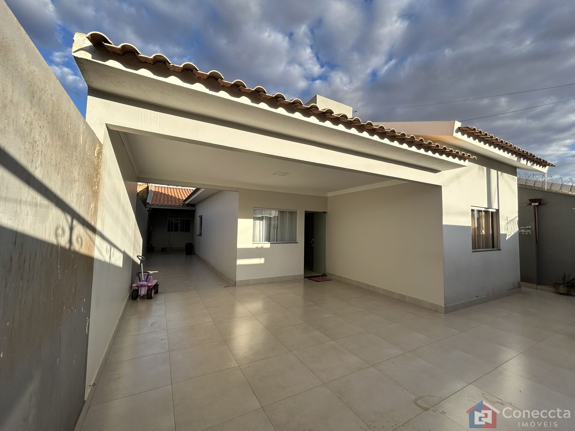 Casa à venda com 4 quartos, 177m² - Foto 2