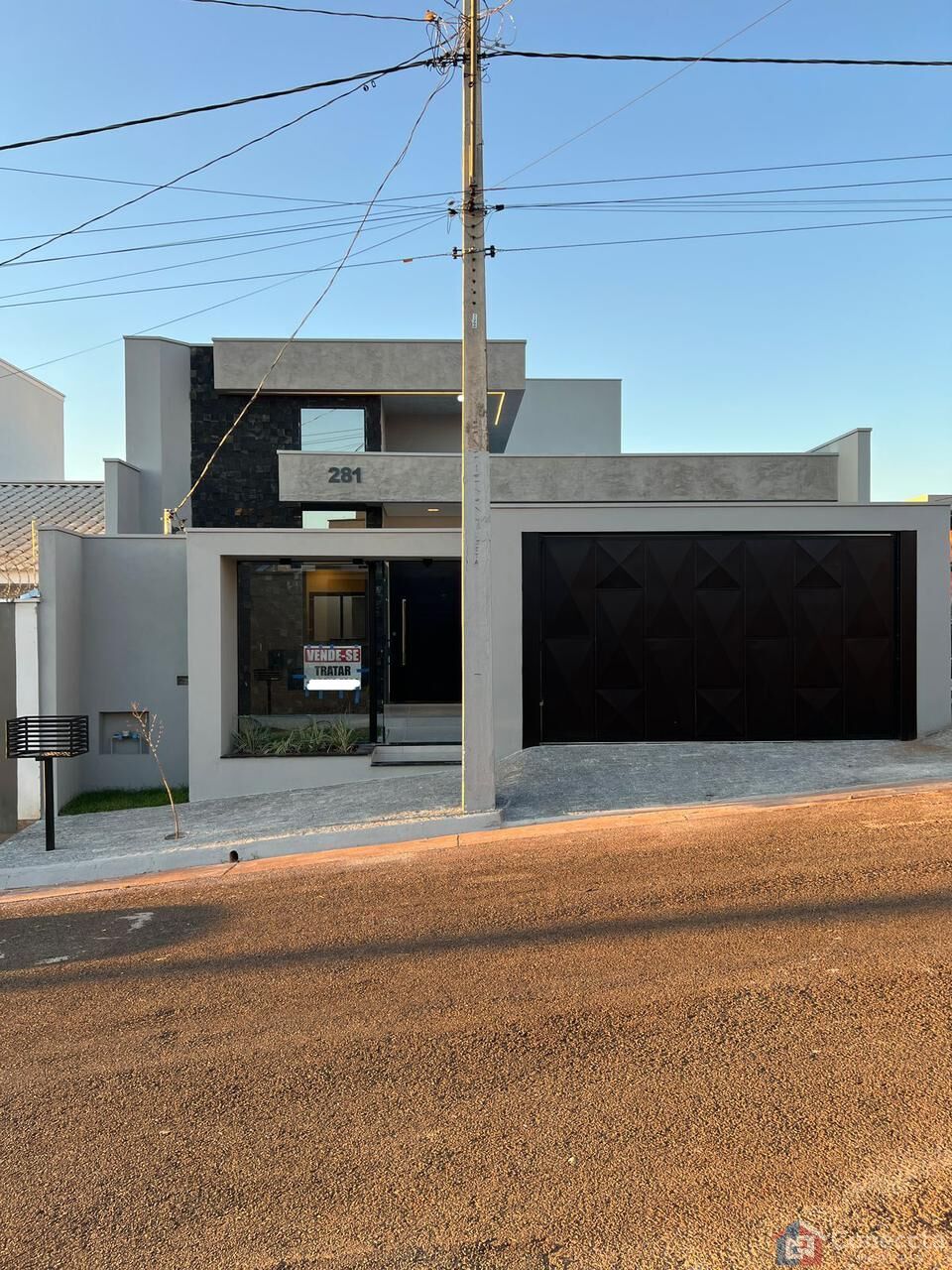 Casa à venda com 3 quartos, 146m² - Foto 1