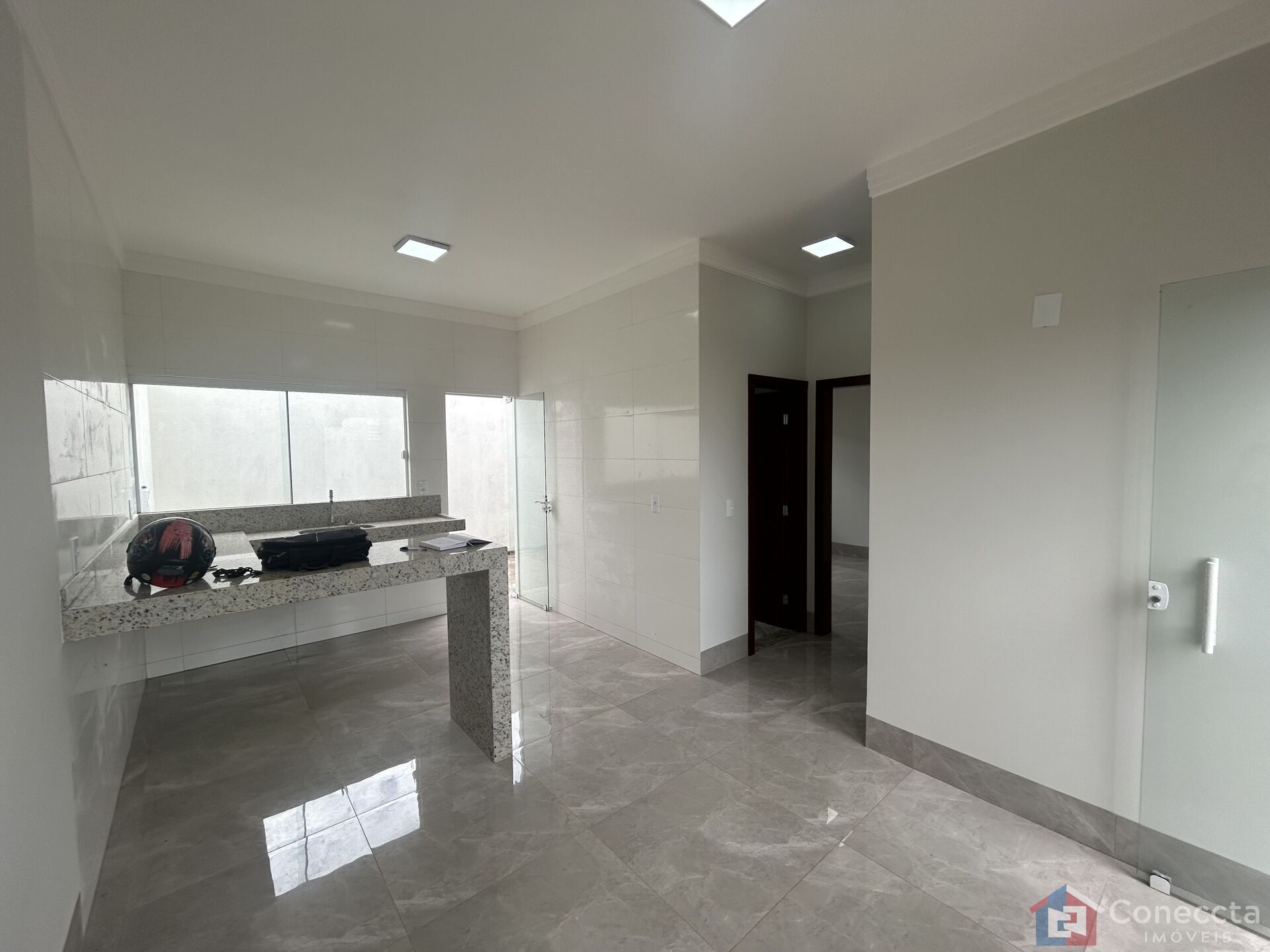 Casa à venda com 2 quartos, 60m² - Foto 2