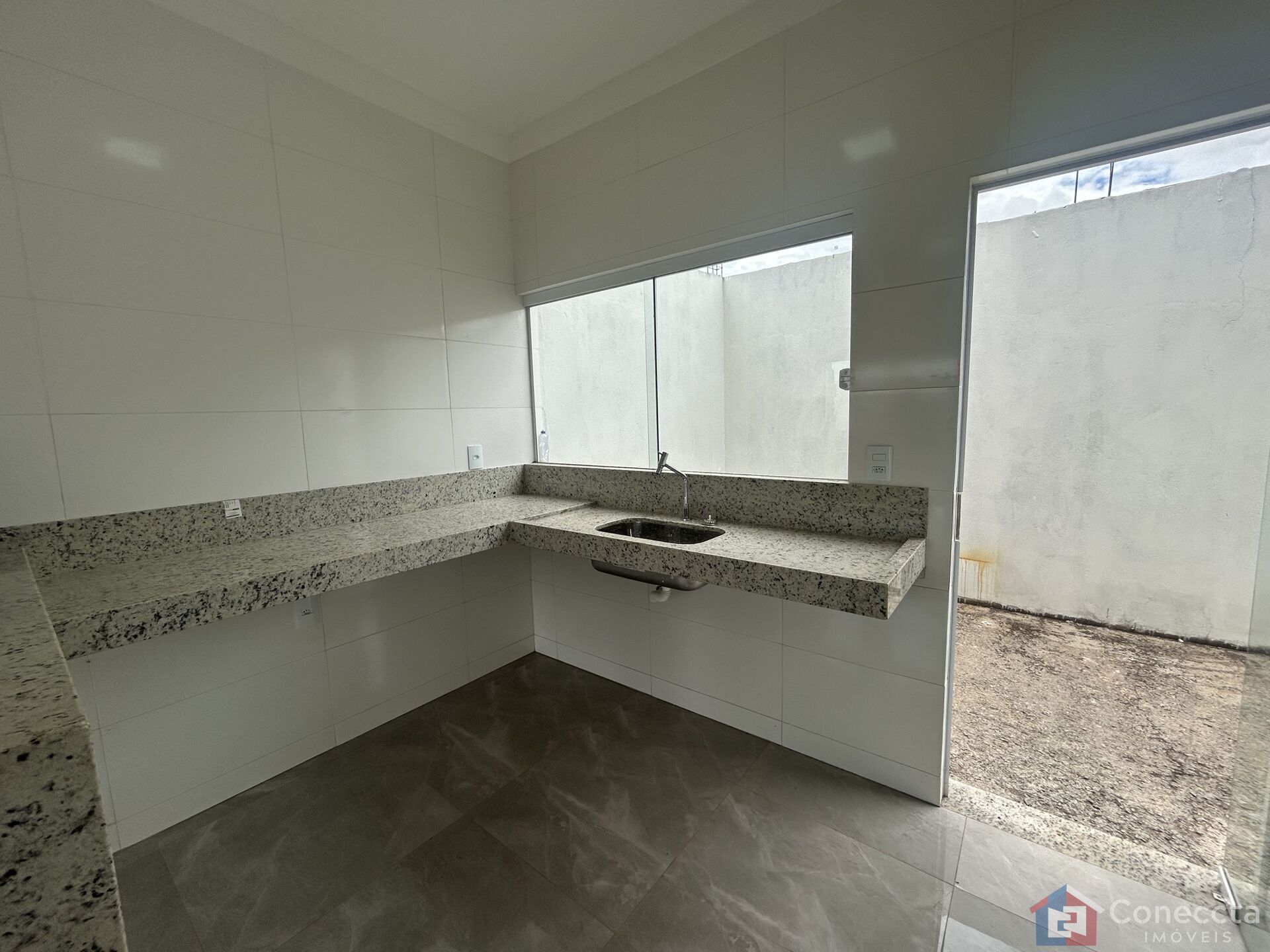 Casa à venda com 2 quartos, 60m² - Foto 3